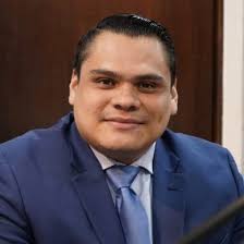 LoÚltimo Dipurata Caleb Navarro regalo un banner con propaganda al Dragón.  El equipo mitológico dejó de entrenar este día y se desconoce si les darán  su salario este mes. Este día Navarro