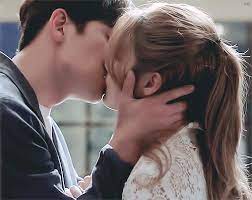 Istri Manja Gue End Romantic Kiss Gif Cute Couples Kissing Kiss And Romance