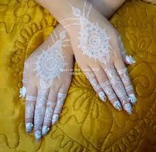 Pengantin sekarang lagi advance inai warna putih. Contoh Henna Tangan Warna Putih Materi Pelajaran 10