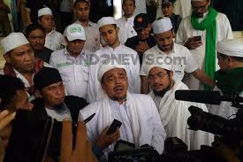 Tagar tv.посмотреть клип и скачать бесплатно rizieq shihab dipenjara tanah ilegal digugat fpi. Jejak Habib Rizieq Pernah Dipenjara Hingga Berseberangan Dengan Rezim Jokowi