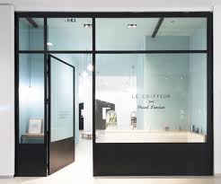Le Coiffeur Par Margaux Keller Et Bertrand Guillon Pour Pascal Lancien Journal Du Design Interieur De Salon De Coiffure Interieur De Salon Salon De Coiffure