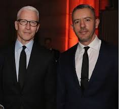 Cnn Anchor Anderson Cooper Splits From His Boyfriend Of Nine Years For A Younger Doctor Photos Cnn Anchors Anderson Cooper Cnn