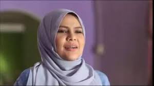 Selain itu, beliau juga memiliki wajah seiras pelakon wanita indonesia, nia ramadhani. Tersuka Tanpa Sengaja Ep4 Youtube