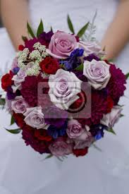 Jede blume, die es für die sträuße zu wir haben für dich die beliebtesten hochzeitsblumen zusammengetragen, die sowohl in der allgemeinen. Hochzeits Blumen Juwel Ton Brautstrauss Purpurrot Rosa Flieder Fototapete Fototapeten Braut Braut Kleiden Myloview De