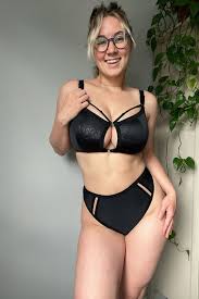 Saterra St Jean - Free pics, galleries & more at Babepedia