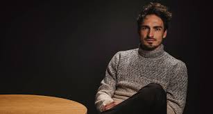 Mats hummels spielte von seinem siebten lebensjahr an für den fc bayern münchen, bei den profis schenkte man ihm aber in seinen jungen jahren kein vertrauen. Mats Hummels Mission Beim Bvb Bvb De