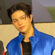 There's something about Est, seen through William's eyes, that makes him  seem softer—not any less strong, just… lighter. Brighter. It's no wonder  William feels so fiercely protective of him. Like Daou said,