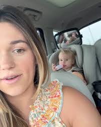 Honey Robertson's Instagram, Twitter & Facebook