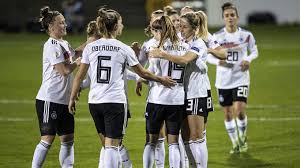 Die fifa veröffentlicht die weltrangliste unregelmäßig nach länderspielen. Weltrangliste Dfb Frauen Beenden Jahr Auf Platz Zwei Dfb Deutscher Fussball Bund E V