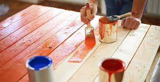 Beyaz boya ile yıkama da diyebileceğiniz bu ahşap boyama tekniği, boyayacağınız her ne olursa olsun işin yukarıdaki tekniklerde de anlaşılacağı üzere, eski yeni hemen her türlü kondüsyondaki ahşap üzerinde boyama özellikle vernik ve cila konusunda çok geniş bir bilgiye örnekleri ile ulaşabilirsiniz. Ahsap Boyama Sanati