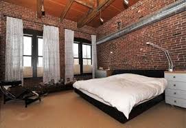 Pour Un Style Loft Le Mur En Brique Donne A La Deco Un Caractere Urbain Loft Style Bedroom Loft Design Bedroom Renovation
