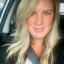 Andrea Cummings's Instagram, Twitter & Facebook