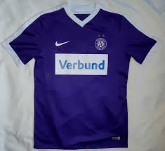Beim fk austria wien reicht eine zweimalige führung nicht zu drei punkten, die gastgeber kommen kurz vor dem ende nach einem eckball zum ausgleich. Fk Austria Wien Home Camiseta De Futbol 2016 2018 Sponsored By Verbund
