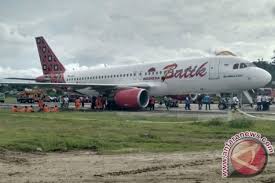 Volume 3, which includes the popular groups, sphingidae (hawk moths) and saturniidae (emperor moths) will be. Pesawat Batik Air Tergelincir Di Manokwari Antara News