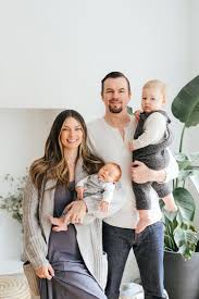Lifestyle family portraits with we bet you are head over heels for your little newborn baby. 50 Unusual Indoor Photography Ideas You May Try At Home Newborn Family Pictures Newborn Photography Outfit Lifestyle Newborn Photography
