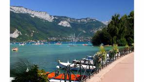 Baignade sur les plages d'annecy. Transports Annecy Des Bateaux Et Des Bus Pour Aller A La Plage Cet Ete