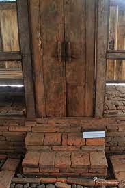 Berikut informasi ukuran kusen dan daun pintu/jendela minimalis. Pintu Rumah Jaman Majapahit Bagian Yang Kusuka Adalah Pegangan Pintunya Mengingatkanku Pada Kampung Halaman Pintu Indonesia Rumah
