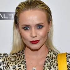 Anna skura, jedna z najbardziej popularnych blogerek jest pewna, że czuć się doskonale potrafi tylko we własnej skórze. Anna Skura Pozuje Z Gigantycznym Rekinem Niesamowity Kadr Trafil Do Sieci Podziwiam Ja Bym Sie Nie Odwazyla Szolbiznes Maxxx News Rmf Maxxx