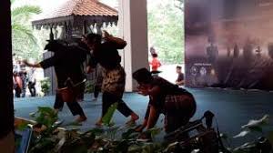Beliau telah diberikan nama kristian 'enrique' (bahasa sepanyol) atau 'henrique' (bahasa portugis) setelah dibaptiskan dalam gereja. Lawatan Ke Pulau Besar Dan Makam Panglima Lidah Hitam