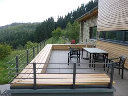 Attikaabdeckung Sitzbank Und Gelander In Einer Konstruktion Ausgebildet Outdoor Dekorationen Haus Aussen Architektur