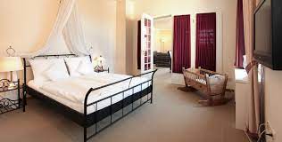 Located within a mile (2 km) of hohe mark nature park, hotel haus duden is within 3 miles (5 km) of evangelisches krankenhaus wesel gmbh. Unsere Zimmer Hotel Haus Duden Wesel