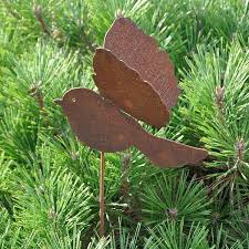 Un Objet En Fer Ou Metal Rouille Peut Etre La Decoration Parfaite Pour Votre Jardin Archzine Fr Art Des Jardins Rouille Metal Rouille