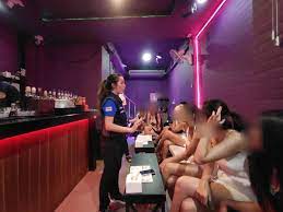 バングラ通りのバー「Velvet」を未成年売春で摘発、15歳の少女ら6人を保護 | タイランドハイパーリンクス：Thai Hyper