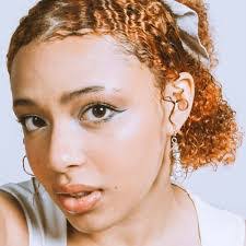 Mia Stewart's Instagram, Twitter & Facebook