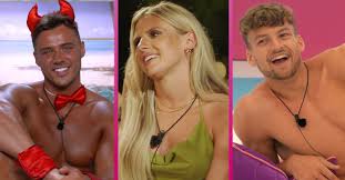 Laura whitmore is back to help the likes of liberty poole, sharon gaffka, kaz kamwi. Love Island Tonight Brad And Chloe Get Close Behind Faye S Back