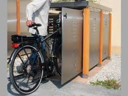 Holz Metall Fahrradhaus Mulltonnenbox Aus Beton Und Mehr Von Tonnenhaus In 2020 Mulltonnenbox Fahrradabstellraum Fahrradgarage