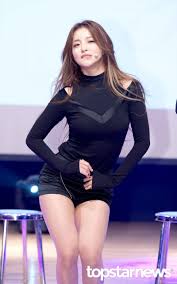 훤히 드러난 쇄골라인과 딱 달라붙는 크롭티로 뽐낸 볼륨감이 눈길을 끈다. Hdí¬í†  ë¸Œë ˆì´ë¸Œ ê±¸ìŠ¤ Brave Girls ìœ ì • ë² ì´ë¹„íŽ˜ì´ìŠ¤ì˜ ì„¹ì‹œë±€íŒŒì´ì–´ ë¸Œë ˆì´ë¸Œê±¸ìŠ¤ Bravegirls ìœ ì • Brave Girl Kpop Girls Girl Photos