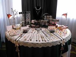 Http Www Craftmakerpro Com Wp Content Uploads 2014 06 Round Table Jpg Craft Show Table Craft Show Displays Diy Jewelry Display