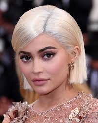 Furry tips whipped inwards will also make your hair look voluminous. Bleached Blonde Hair Ideas Pictures Of Celebrities With White Blonde Hair
