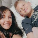 Nanette Lindsay's Instagram, Twitter & Facebook