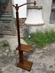 Schnucklige Alte Originale Stehlampe Aus Holz Mit Ablage Gesamthohe 1 40 M Fuss Hat 0 36 M X 0 26 M Das Ablagefach Befind Stehlampe Holz Stehlampe Lampe