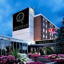 A hot tub and a sauna are also on site. Greens Restaurant Blackfoot Inn Calgary Ab Canada Review Of Green S Restaurant Calgary Canada Tripadvisor
