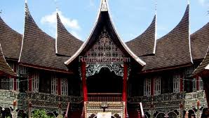 Daftar isi rumah adat sumatera barat (rumah gadang) rumah adat kepulauan riau (rumah belah bubung) gadang atau rumah godang adalah rumah suku minangkabau yang terdapat di padang. Mengenal Keunikan Rumah Gadang Sumatera Barat