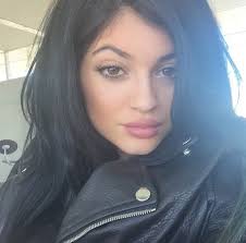 16 Times Kylie Jenner And Kim Kardashian Looked Exactly Alike, Because The  Resemblance Is Seriously UnKanny