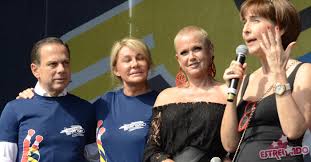 Despite being born 20 years apart (pele 1940, senna 1960) they both dated the same girl. Xuxa Meneghel Marca Presenca No Senna Day Festival Estrelando