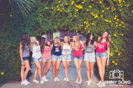 Counting Down To 2016 Spring Graduation Girlfriends Photoshoot Group Senior Pictures College Shirt Pictures