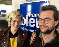 UNE NUIT) une aventure à vivre (entre parenthèses)