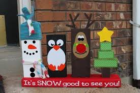 Over 60 Of The Best Christmas Decorating Ideas That Are Simple To Make Yourself Wood Christmas Decorations Holiday Crafts Christmas Crafts