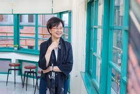 從台積電資深副總暨法務長 到擔任國家表演藝術中心董事長 卸下這些職務後 陳國慈正做著最接近心靈的人生志業 她買下超過半甲子的老屋 賦予它新的生命 coat raincoat jackets