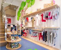 Located In Causeway Bay Hk This Children S Retail Shop Design Was Inspired By Creating A Forest Out Of Paper Car Loja De Bebe Moveis Para Loja Loja Decoracao