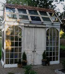 20 Ideas To Recycle Old Wood Windows For Green Building With Salvaged Wood And Glass Abri De Jardin Serre Jardin Cabanon De Jardin