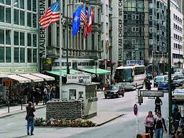 A berlin institution, there is simply no other museum quite like it as a chronicle of the cold war years and the extraordinary and highly ingenious escape attempts made by gdr citizens to reach the west. Haus Am Checkpoint Charlie Mauermuseum Berlin De
