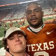 Aaron Oviedo (@AviedoOaron)