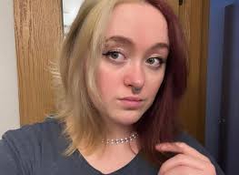 Makeup and photo posting rules in the How Old Do I Look group