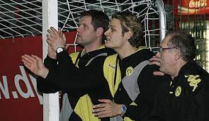 Borussia dortmund'un u19 teknik direktörü ve aynı zamanda istatistik uzmanı olan hırvat asıllı alman teknik direktör besiktas'ta slaven bilic'in yardımcılığına getirtilmiş. Dortmunds U 19 Co Trainer Edin Terzic Im Interview