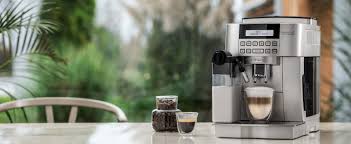 Award winning kitchen appliances designed to inspire people to produce perfect food and beverage results in their own homes with ease. De Longhi Magnifica S Fully Automatic Bean To Cup Coffee Machine Cappuccino Espresso Coffee Maker Ecam 22 360 B Black Amazon Co Uk Home Kitchen